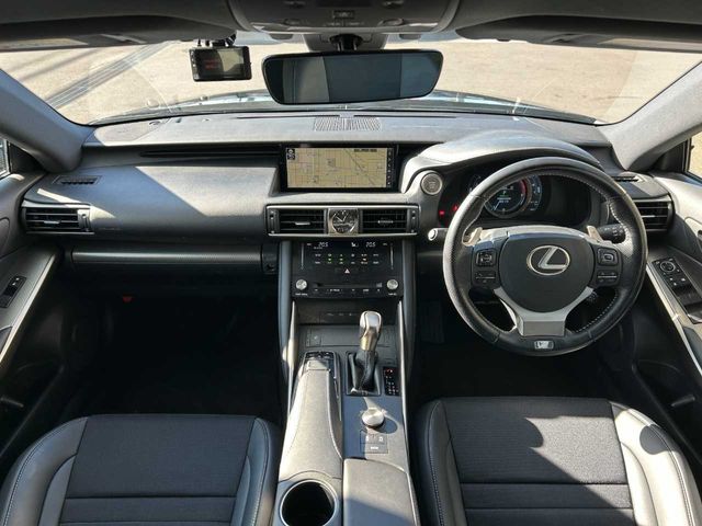 TOYOTA LEXUS IS200t 2017