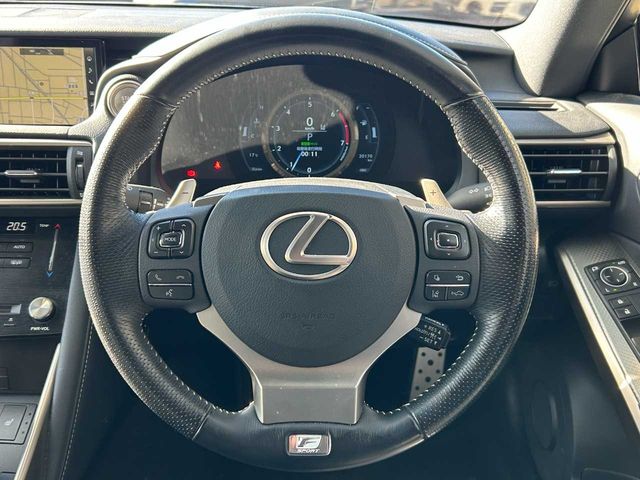 TOYOTA LEXUS IS200t 2017