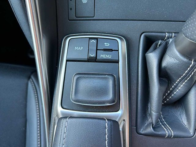 TOYOTA LEXUS IS200t 2017