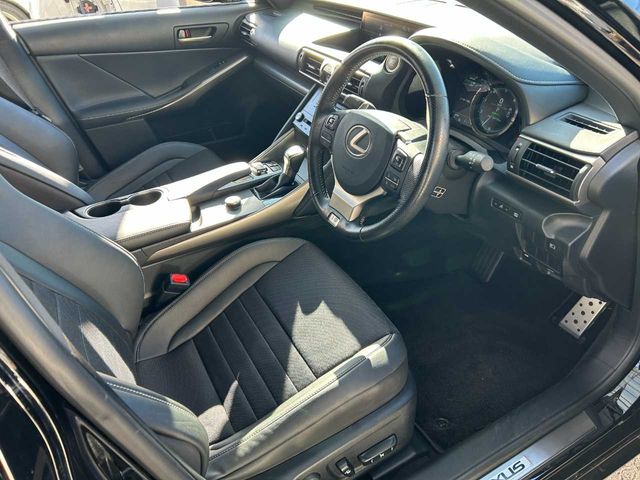 TOYOTA LEXUS IS200t 2017