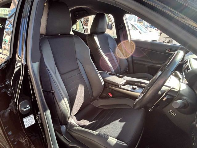 TOYOTA LEXUS IS200t 2017