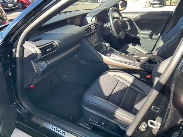 TOYOTA LEXUS IS200t 2017