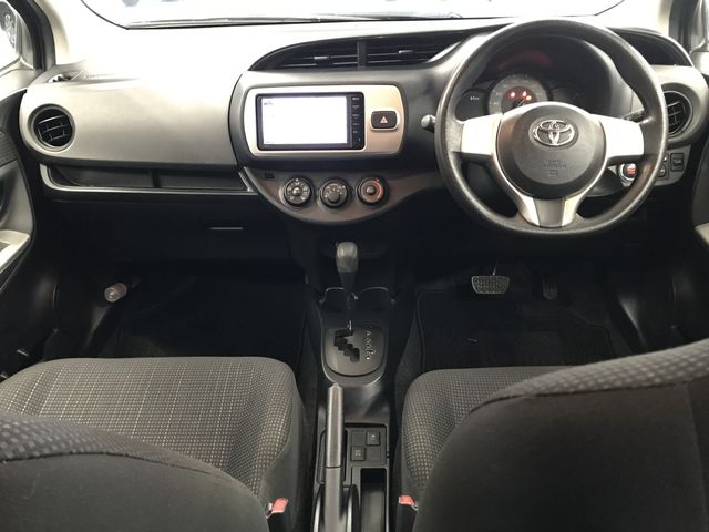 TOYOTA VITZ  4WD 2015