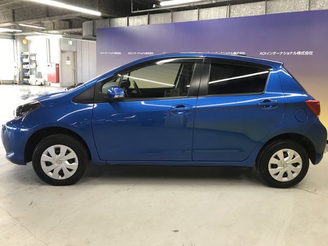 TOYOTA VITZ  4WD 2015