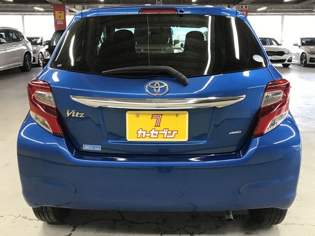 TOYOTA VITZ  4WD 2015