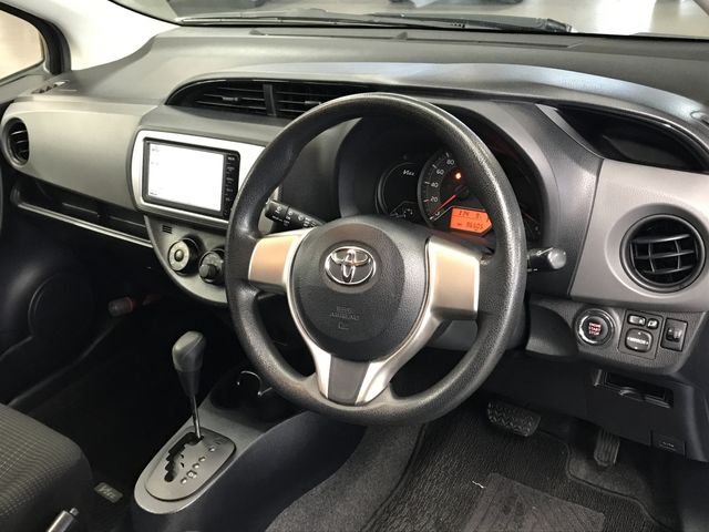 TOYOTA VITZ  4WD 2015