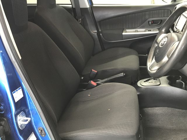 TOYOTA VITZ  4WD 2015