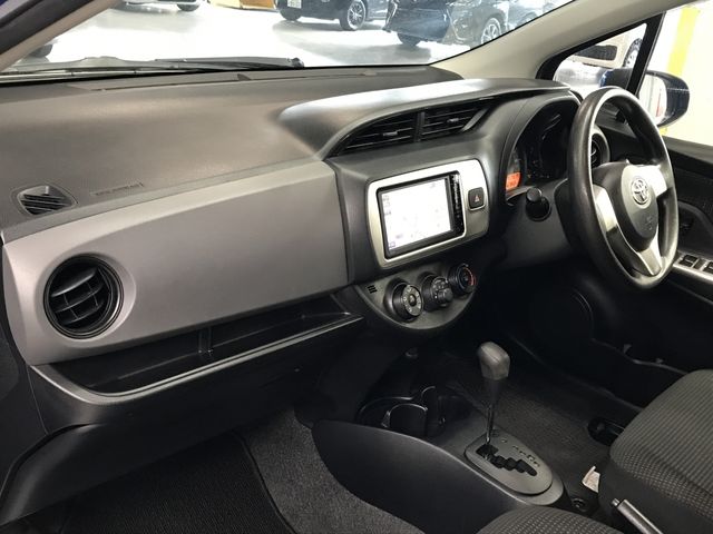 TOYOTA VITZ  4WD 2015