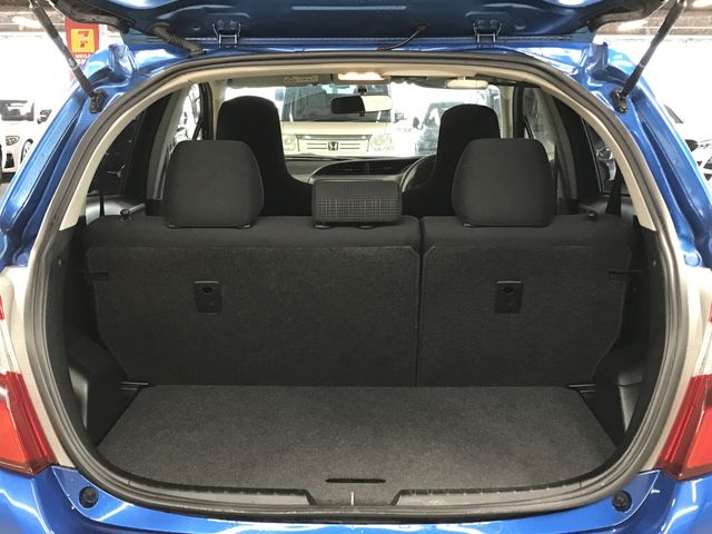 TOYOTA VITZ  4WD 2015