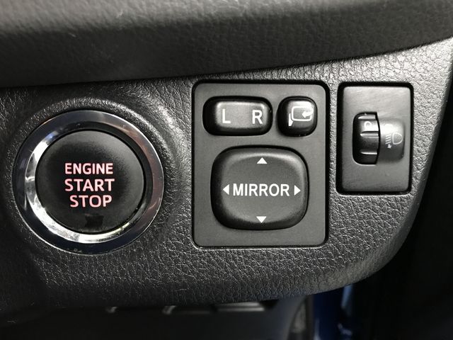 TOYOTA VITZ  4WD 2015