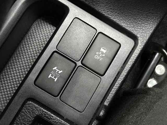 TOYOTA VITZ  4WD 2015