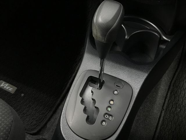 TOYOTA VITZ  4WD 2015