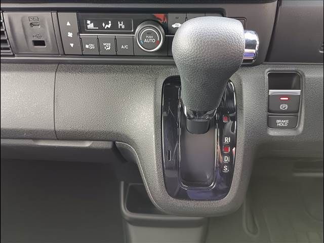 HONDA N BOX CUSTOM 2024