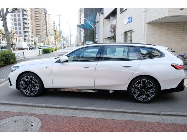 BMW BMW 5series TOURING 2025