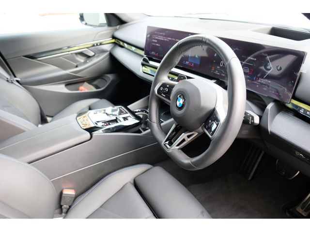 BMW BMW 5series TOURING 2025