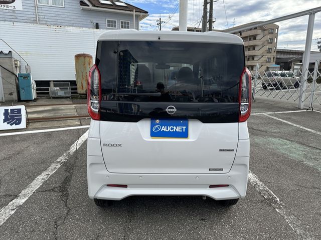 NISSAN ROOX 2024