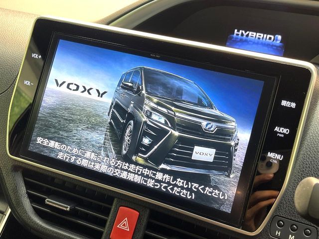 TOYOTA VOXY HYBRID 2018