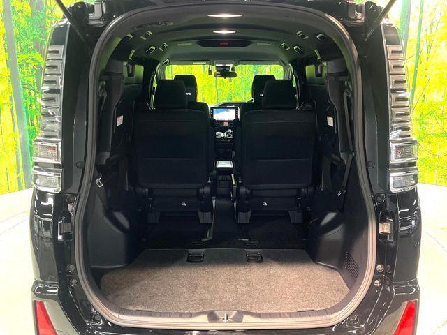 TOYOTA VOXY HYBRID 2018