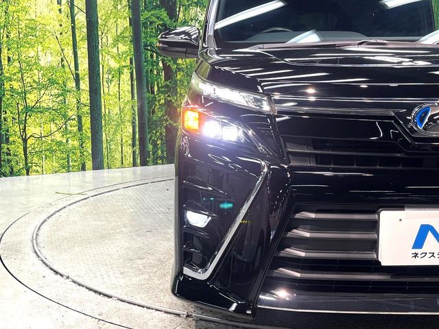 TOYOTA VOXY HYBRID 2018