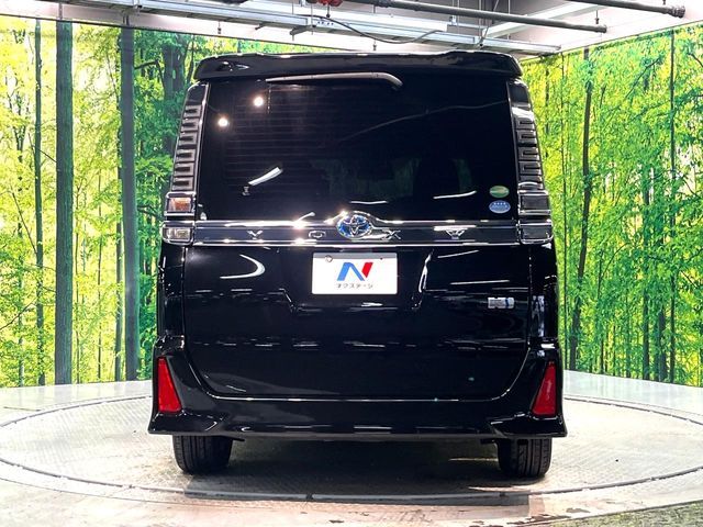 TOYOTA VOXY HYBRID 2018