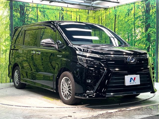 TOYOTA VOXY HYBRID 2018