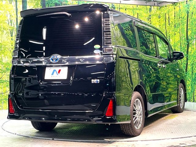 TOYOTA VOXY HYBRID 2018