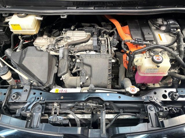 TOYOTA VOXY HYBRID 2018