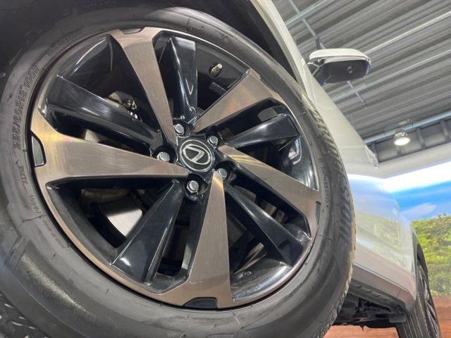 TOYOTA LEXUS NX300h AWD 2018