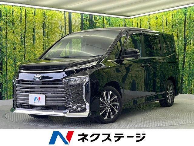 TOYOTA VOXY HYBRID 2023