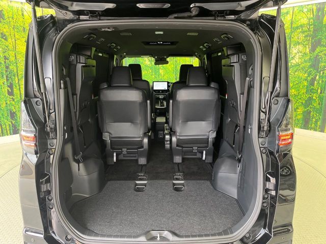 TOYOTA VOXY HYBRID 2023