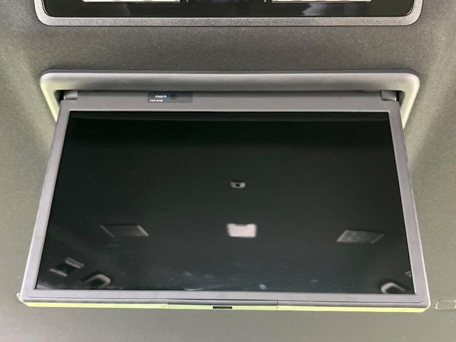 TOYOTA VOXY HYBRID 2022