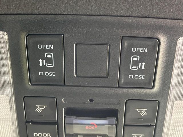 TOYOTA VOXY HYBRID 2022