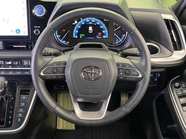 TOYOTA VOXY HYBRID 2022