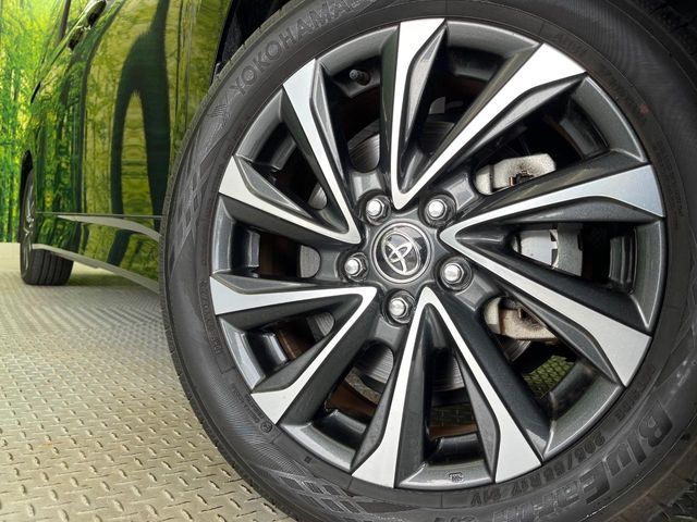 TOYOTA VOXY HYBRID 2022