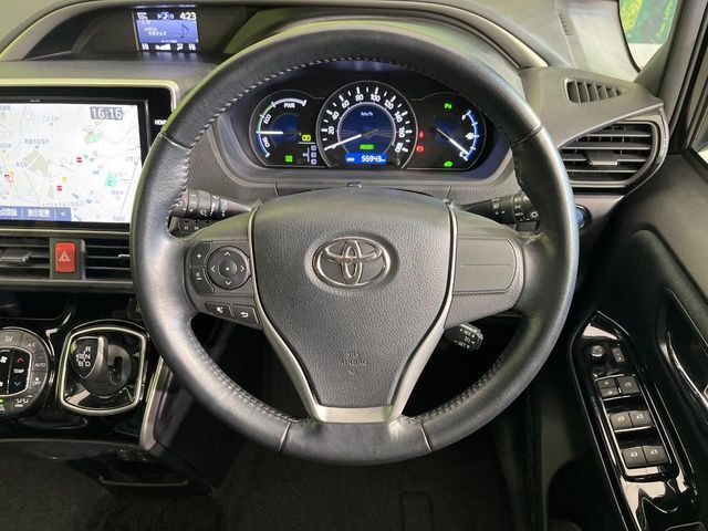 TOYOTA VOXY HYBRID 2019