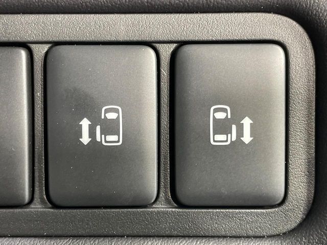 MITSUBISHI DELICA D:5 4WD 2023