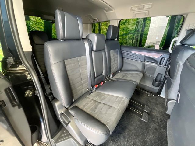 MITSUBISHI DELICA D:5 4WD 2023