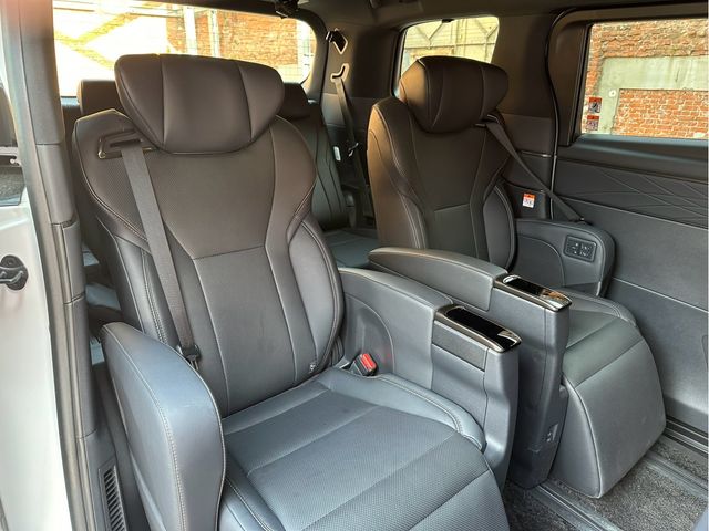 TOYOTA ALPHARD 4WD 2023