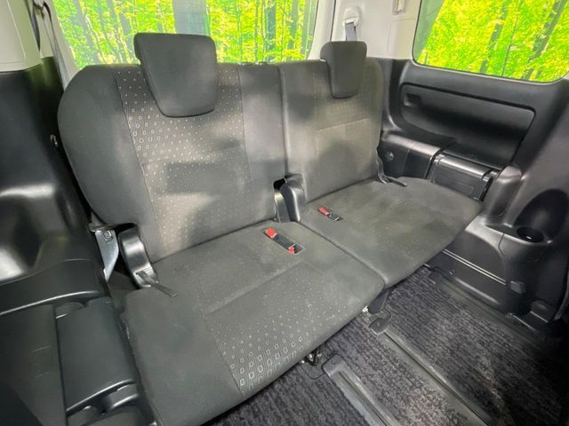 TOYOTA VOXY HYBRID 2015