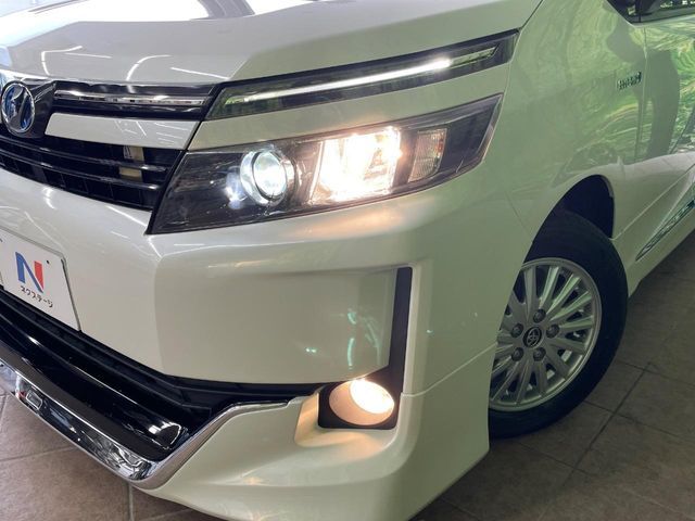 TOYOTA VOXY HYBRID 2015