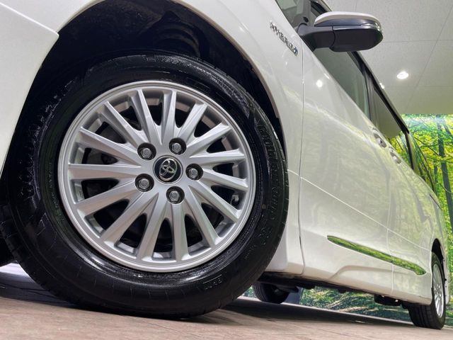 TOYOTA VOXY HYBRID 2015