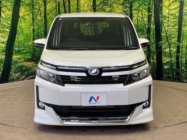 TOYOTA VOXY HYBRID 2015