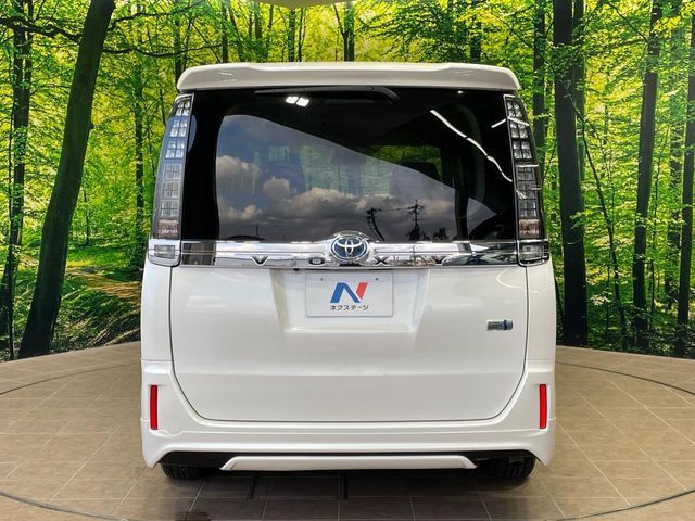 TOYOTA VOXY HYBRID 2015