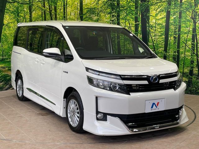 TOYOTA VOXY HYBRID 2015