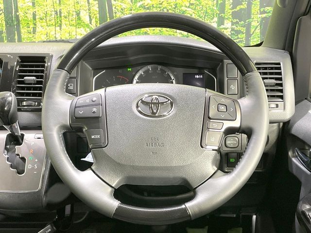 TOYOTA HIACE van 2WD 2025