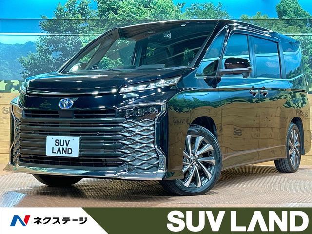 TOYOTA VOXY HYBRID 2023