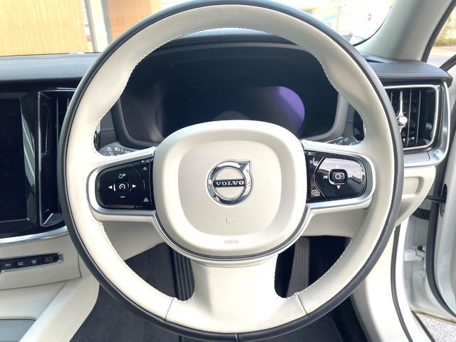 VOLVO VOLVO V60 2022