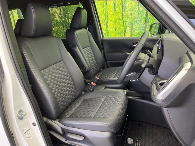 TOYOTA VOXY HYBRID 2023