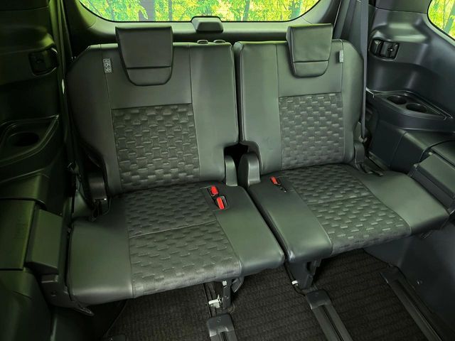 TOYOTA VOXY HYBRID 2023