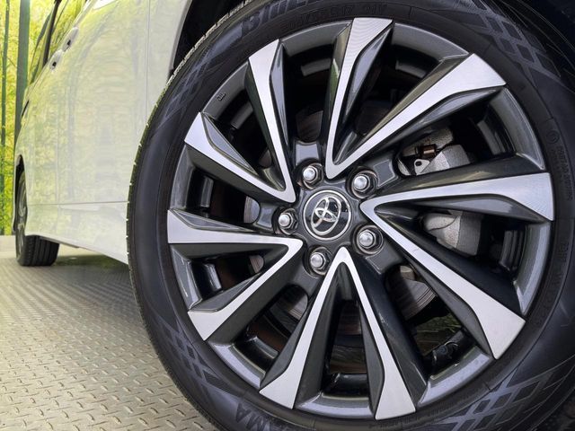 TOYOTA VOXY HYBRID 2023